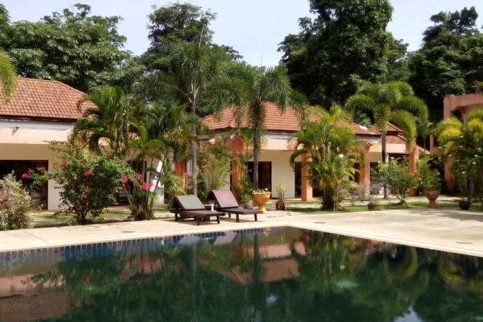 home_palmhillpool.jpg